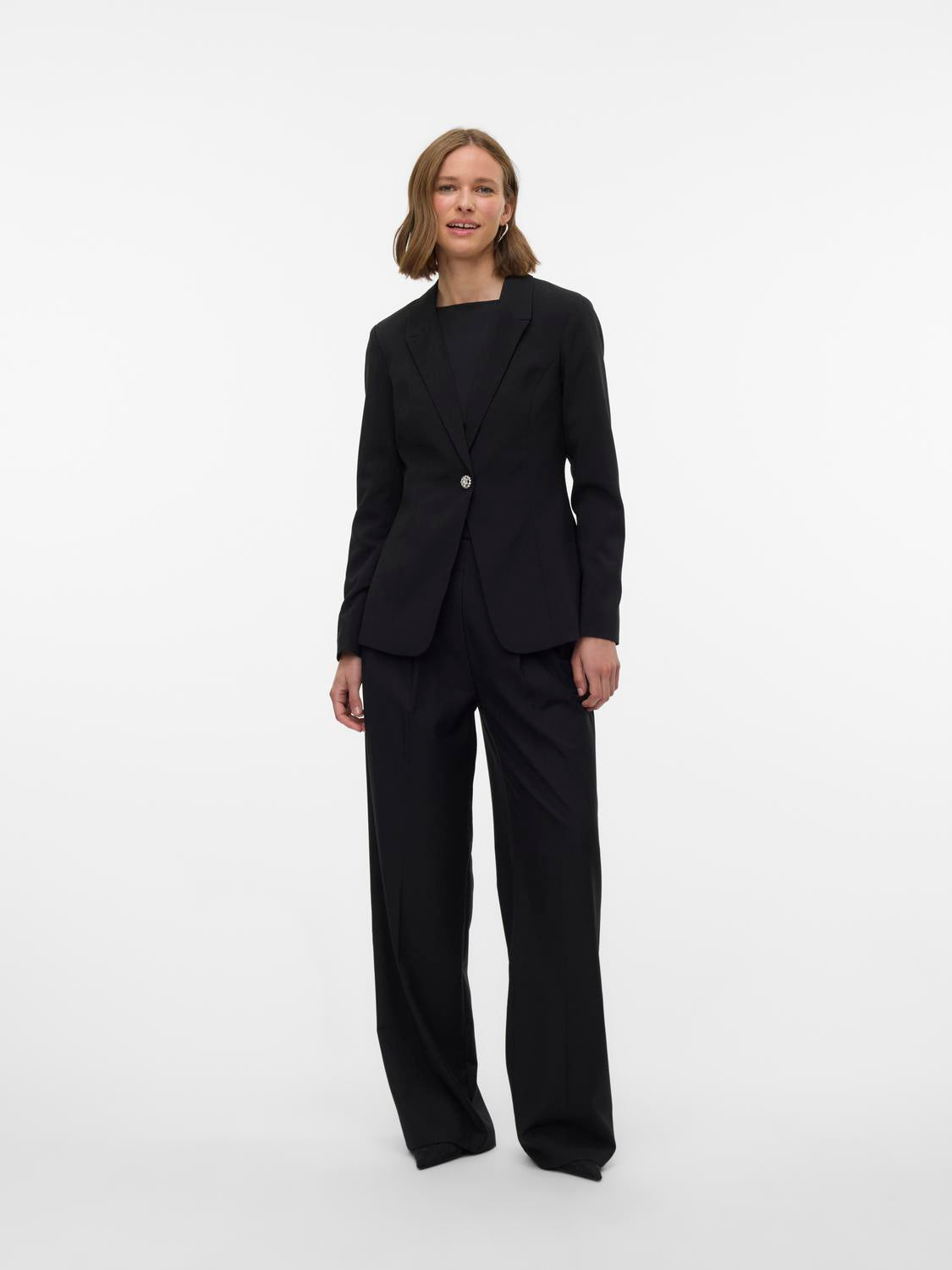 model_shot-front